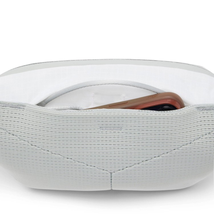 Outdoor Sling 2L Cloud_BAS-2-CD-1_Studio_04.jpeg