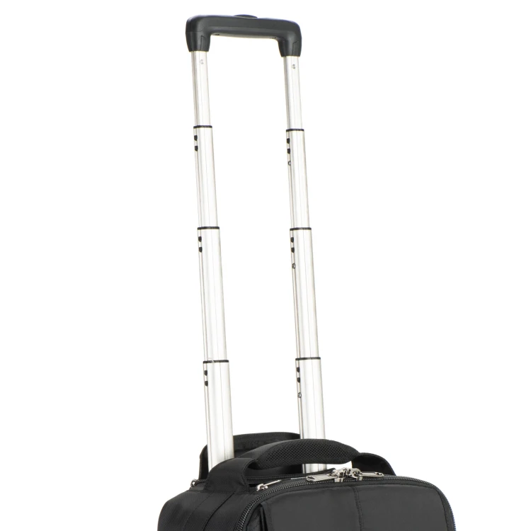Airport_Advantage-Front-Right-Handle-Up-web.webp