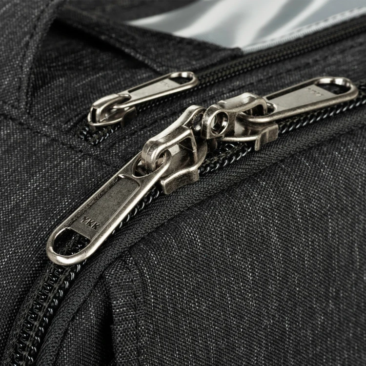 Airport-Advantage-XT-YKK-Zippers-Quality-Materials-045.webp