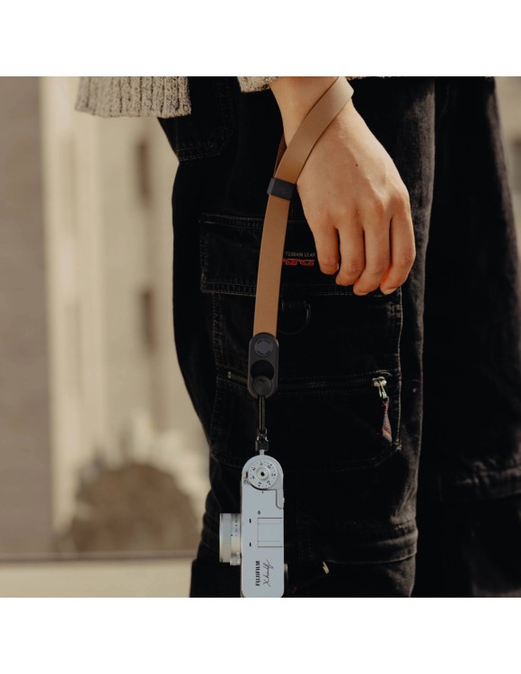 pasek-na-nadgarstek-peak-design-cuff-leather-tan-brazowy (2).jpg