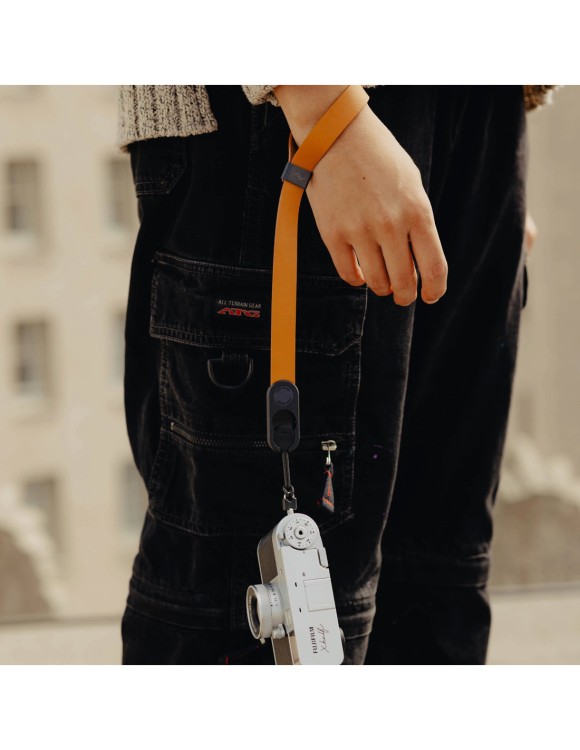 pasek-na-nadgarstek-peak-design-cuff-leather-amber-bursztynowy (2).jpg