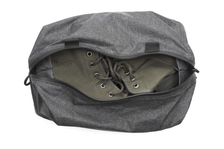 Peak_Design_Shoe_Pouch_02.jpg