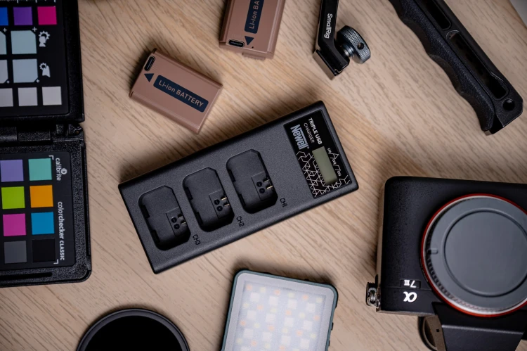 ładowarka-trzykanałowa-newell-cd-usb-c-do-akumulatorów-lp-e17-do-canon (13).jpg