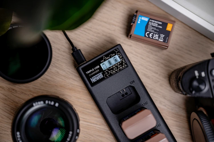 ładowarka-trzykanałowa-newell-cd-usb-c-do-akumulatorów-lp-e17-do-canon (7).jpg