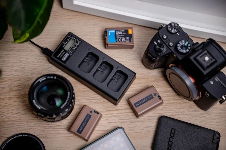 ładowarka-trzykanałowa-newell-cd-usb-c-do-akumulatorów-lp-e17-do-canon (5).jpg