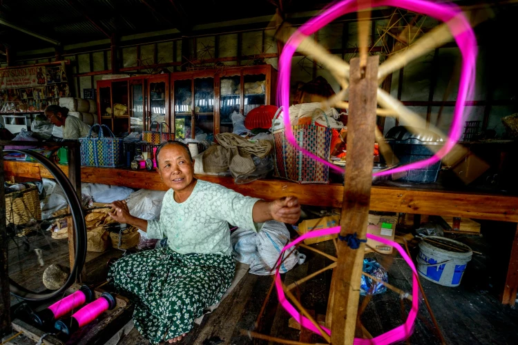 obiektyw-venus-optics-laowa-15-mm-f-4-macro-do-sony-e (10).jpg