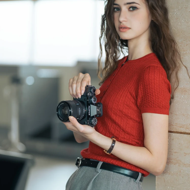 AF90mmF2.2EVOXF-Handheldcameraimage_3000x3000.webp