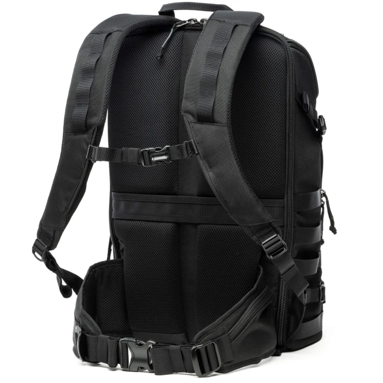 DarkLight-25L-Black-Harness-Alt_2508f378-0fd6-4829-85cf-71293fe64d61.jpg