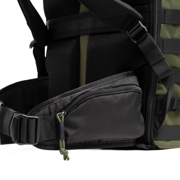 DarkLight-25L-Montane-Green-Removeable-Wasit-Belt-Zippered-Pocket_66307fb9-43d5-4072-97b5-152f9531a9ca.jpg