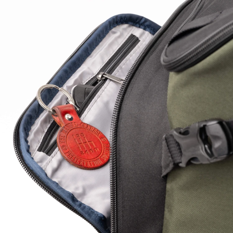 DarkLight-20L-Montane-Green-Inside-Zippered-Pocket.jpg