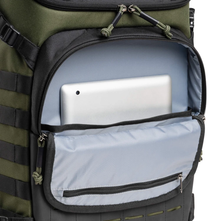 DarkLight-25L-Montane-Green-Tablet-Carry.jpg