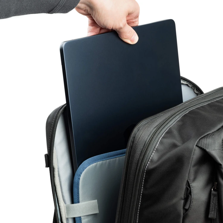ShapeShifterLaptopCarry.jpg