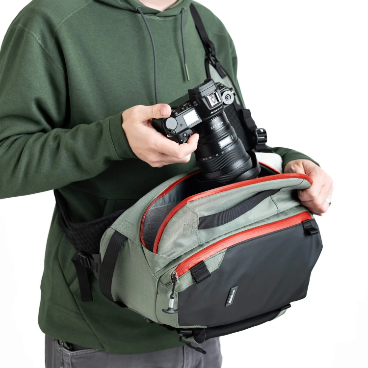 PhotoCrossV211L-SlungForward01.jpg