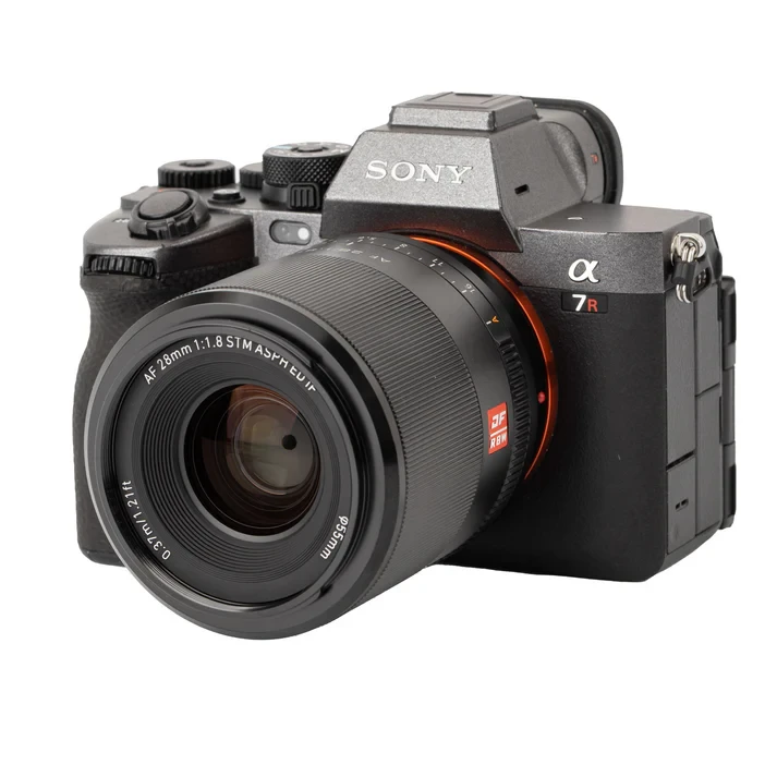 28mmF1.8FullFrameE.webp