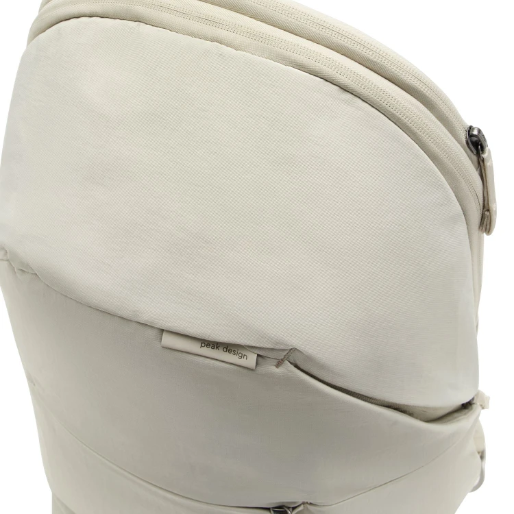 City-Backpack-22L-Moon_studio_7.jpg