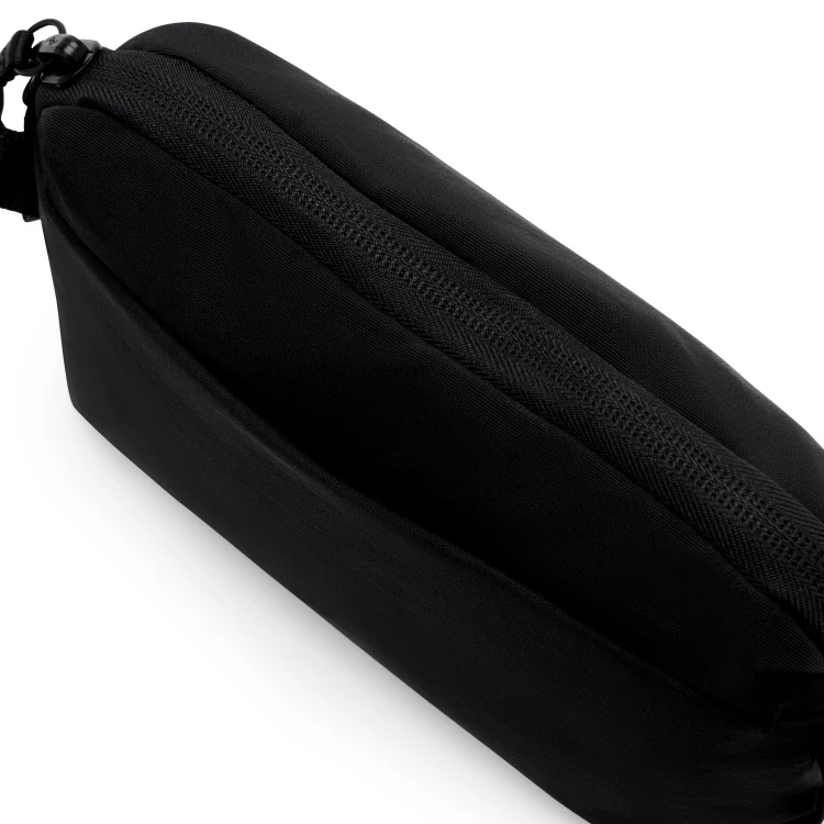 City-Sling-2L-Black_studio_4.jpg