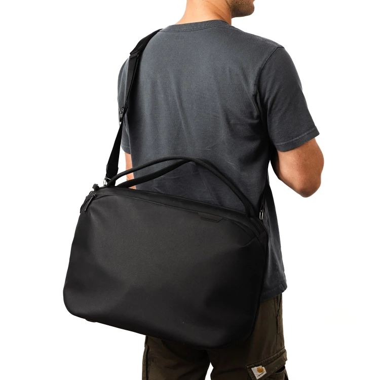 bags-travel-weekender-black-159A0138-b.jpg