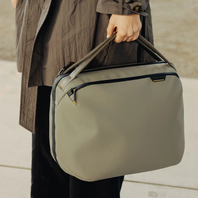 bags-travel-weekender-stone-lifestyle-159A0143.jpg