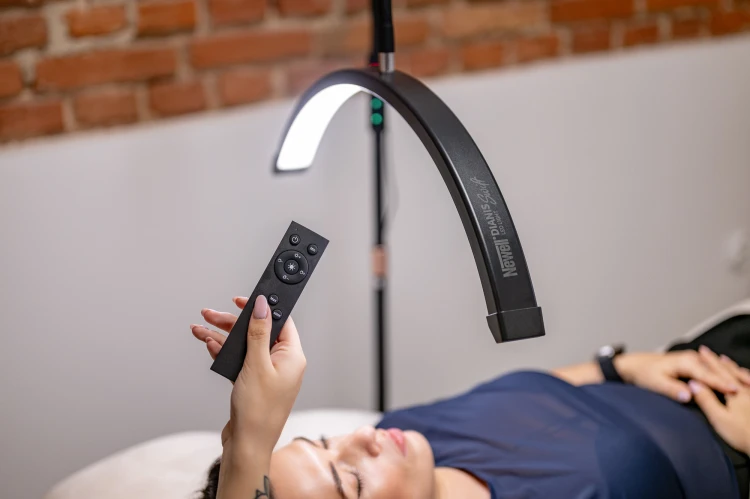 lampa-led-newell-dianis-swift-czarna (10).jpg