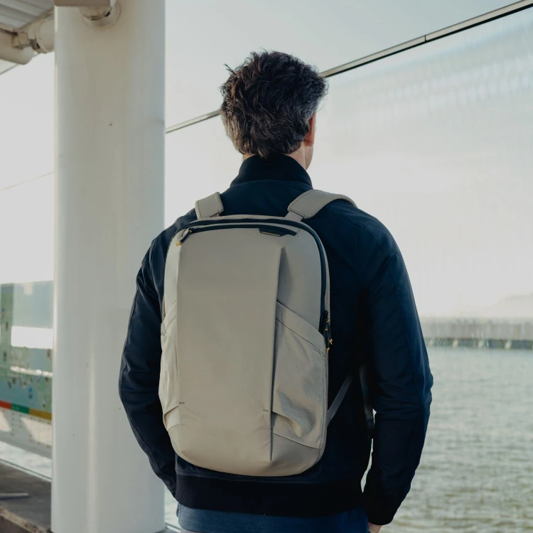 bags-travel-2in1-stone-lifestyle-159A1058.jpg